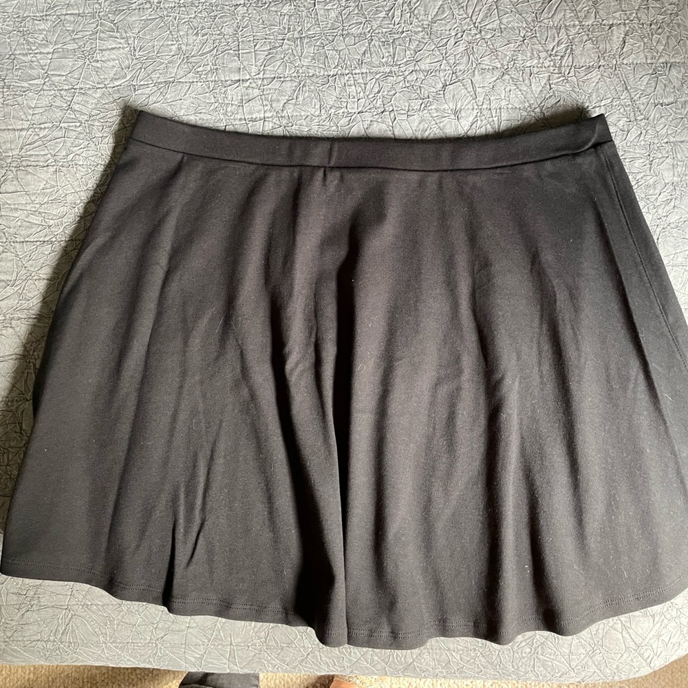 Short, full black skirt
